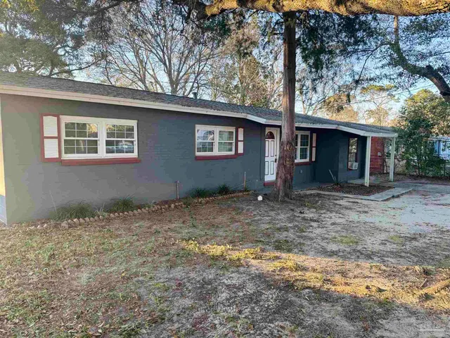 a view of a house with a yard