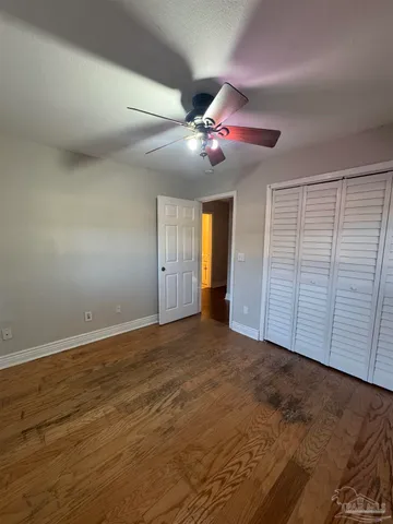 a view of an empty room with a ceiling fan