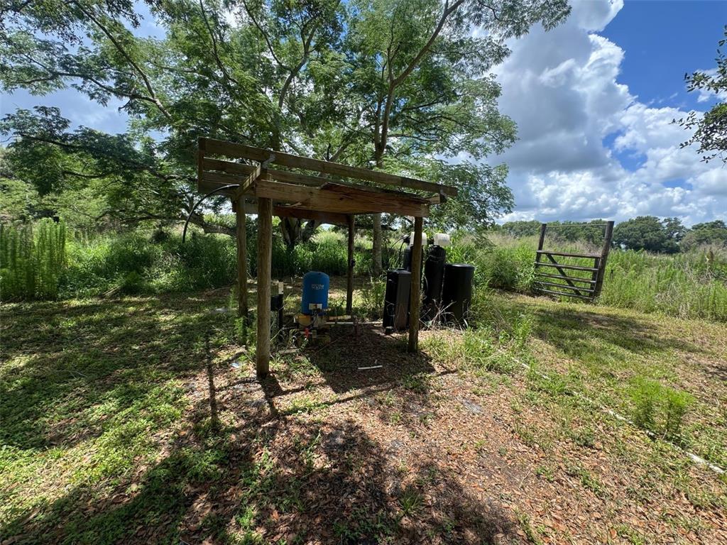 9827 Southeast Hoth Road Arcadia, FL 34266 - Photo 9 of 28 a view of a outdoor space