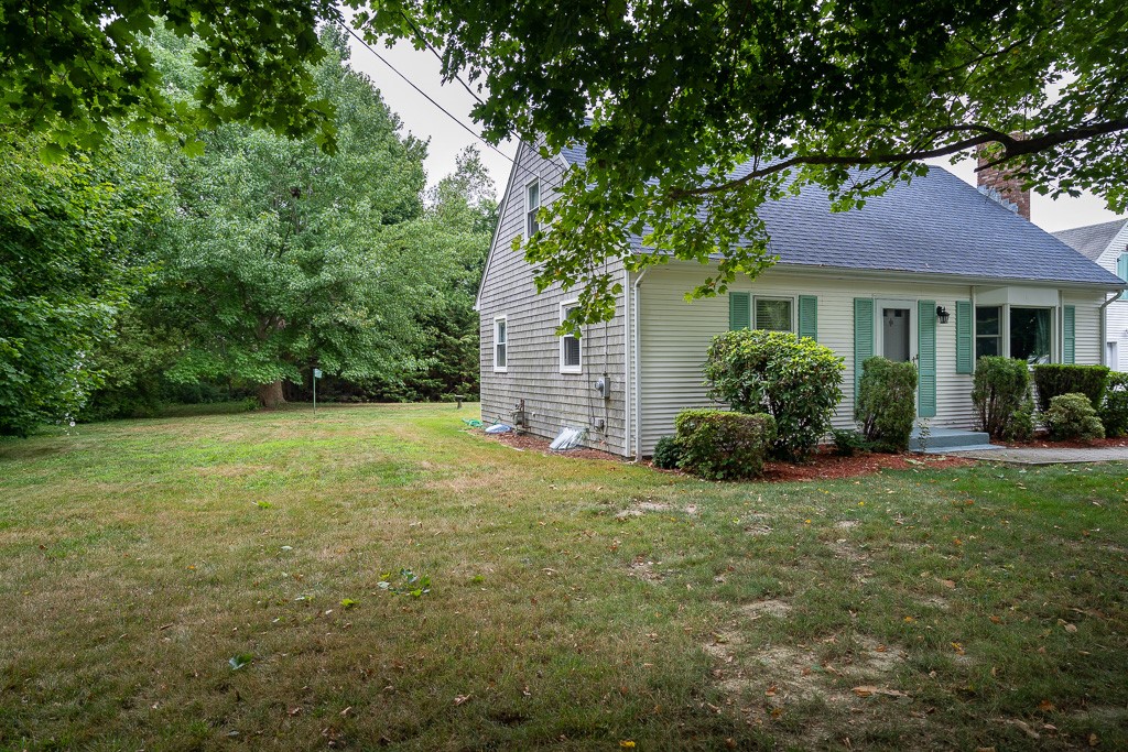 5 Barton Lane Middletown, RI 02842 - Photo 2 of 36 Side Yard
