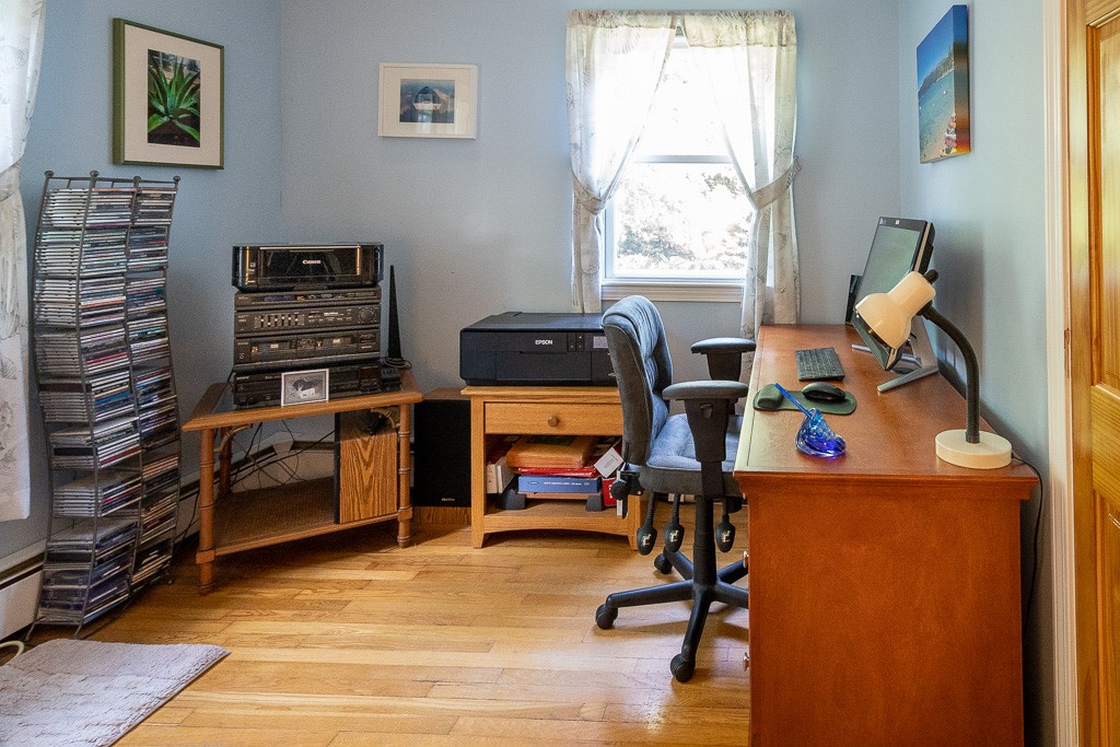 5 Barton Lane Middletown, RI 02842 - Photo 27 of 36 First floor bedroom 2
