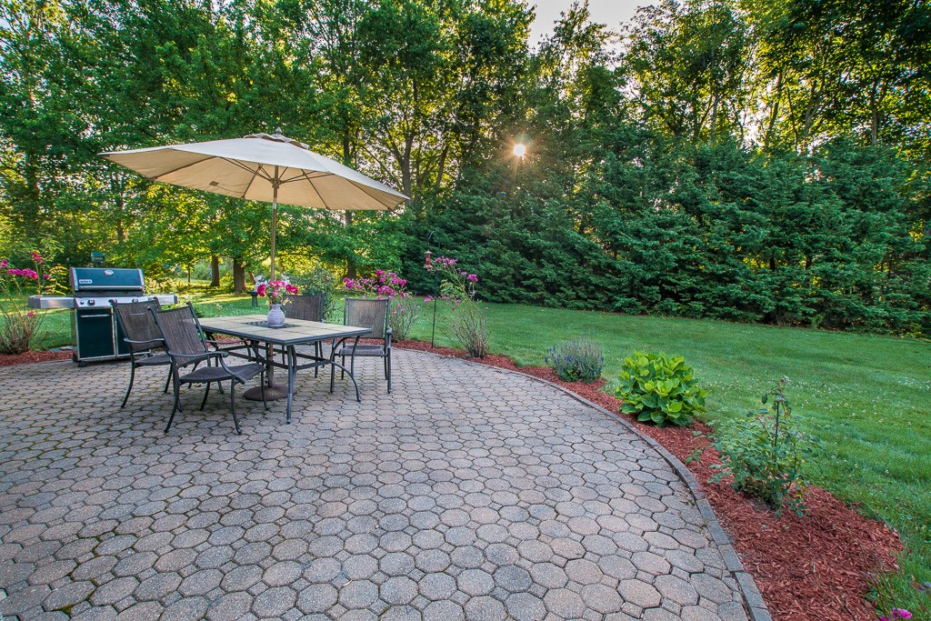 5 Barton Lane Middletown, RI 02842 - Photo 7 of 36 Patio and Yard