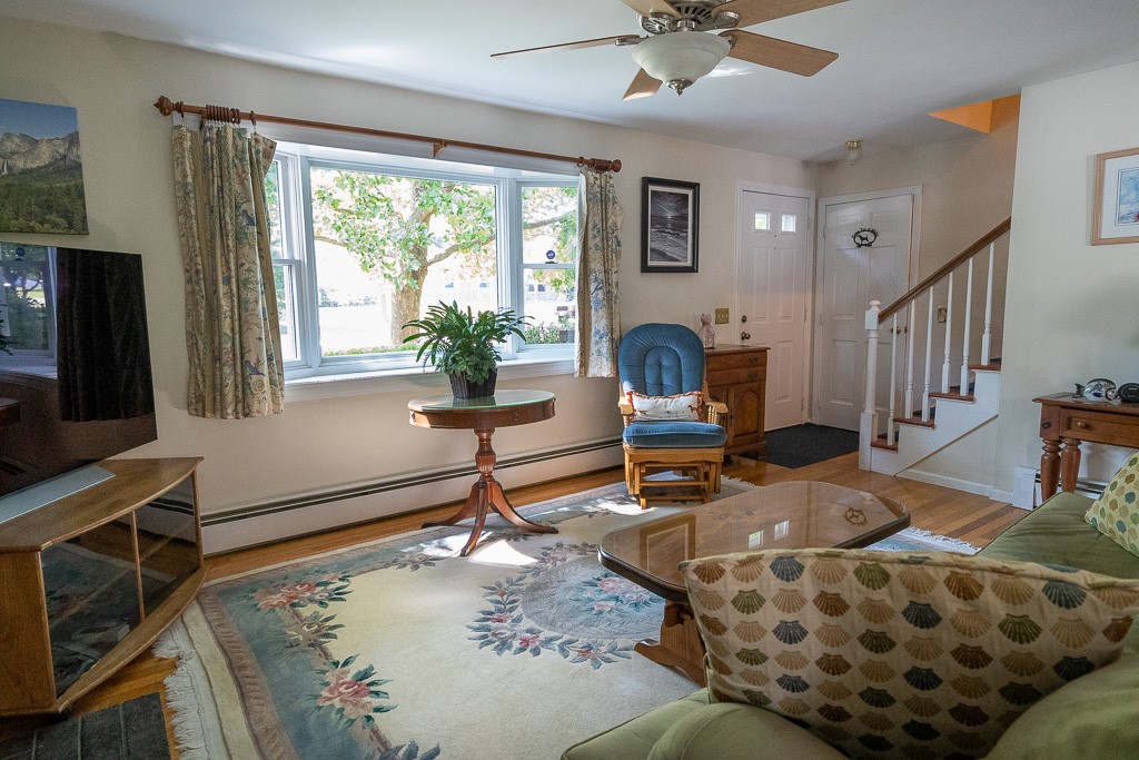 5 Barton Lane Middletown, RI 02842 - Photo 10 of 36 Living room