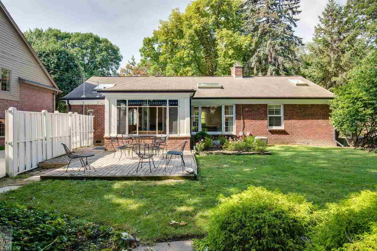 316 Lothrop Road Grosse Pointe, MI 48236 - Photo 18 of 26 31299898-17.JPG
