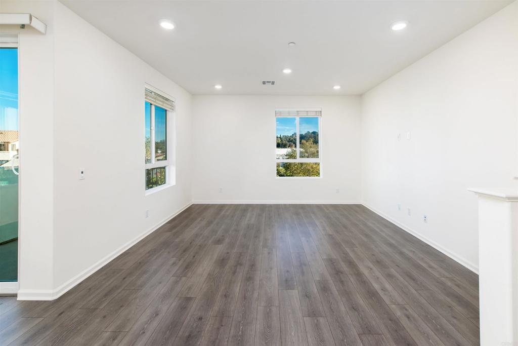 953 Radcliffe Trail Vista, CA 92081 - Photo 14 of 34