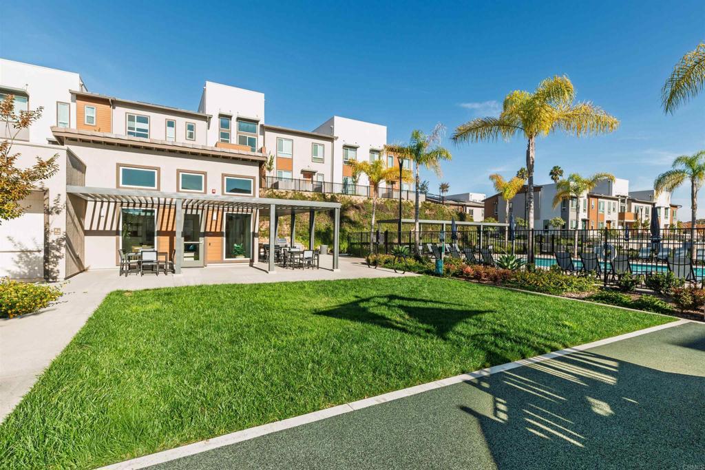 953 Radcliffe Trail Vista, CA 92081 - Photo 28 of 34