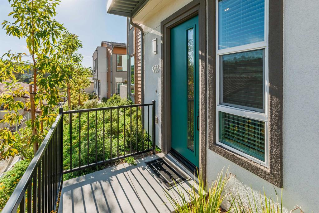 953 Radcliffe Trail Vista, CA 92081 - Photo 9 of 34