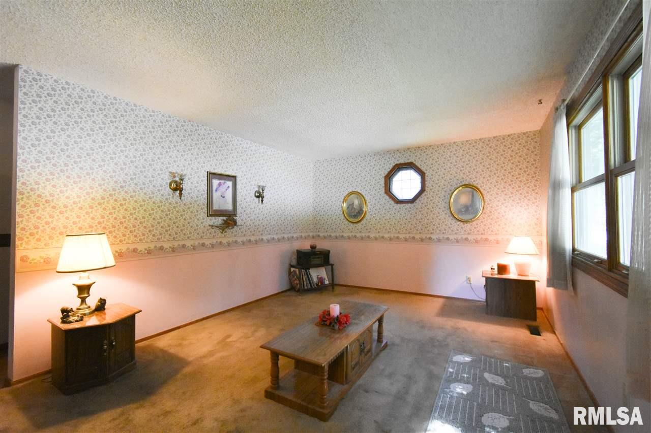 2053 Henley Road Springfield, IL 62702 - Photo 4 of 14