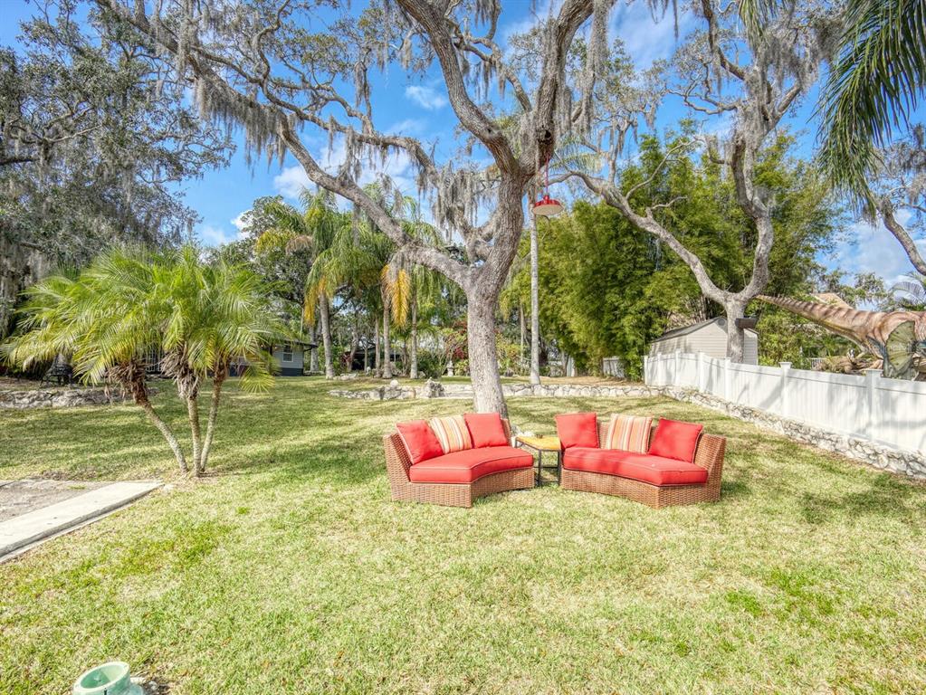 6746 River Road New Port Richey, FL 34652 - Photo 44 of 55 an outdoor space with garden view