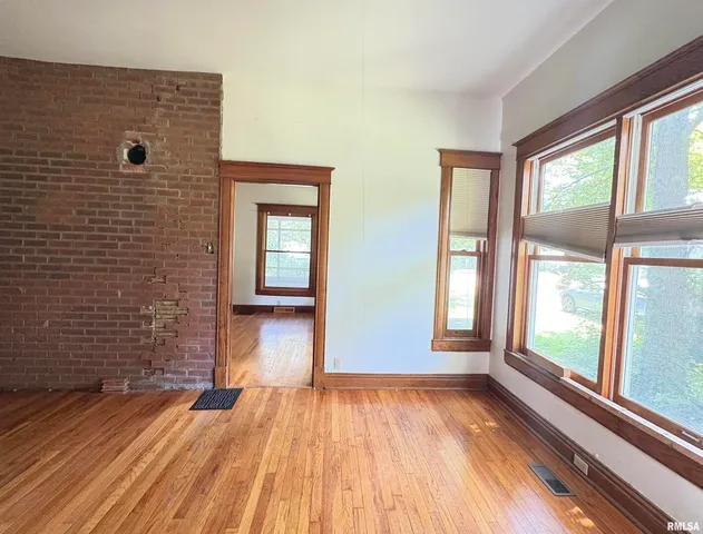 $155,000 | 400 South Oakland Avenue, Carbondale, IL 62901