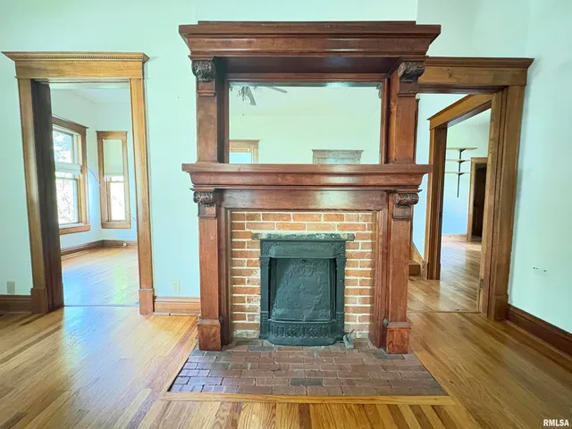 $155,000 | 400 South Oakland Avenue, Carbondale, IL 62901