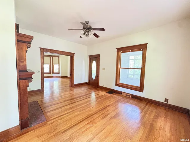 $155,000 | 400 South Oakland Avenue, Carbondale, IL 62901