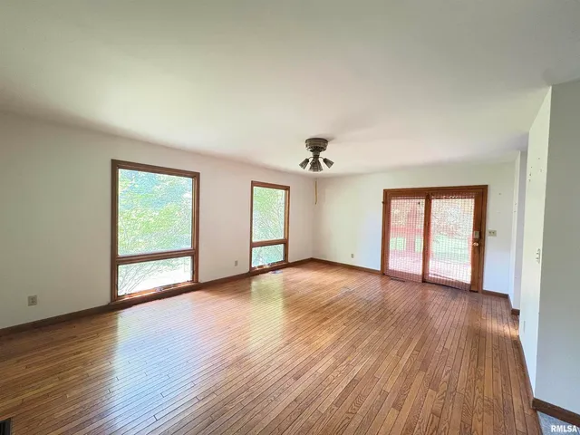 $155,000 | 400 South Oakland Avenue, Carbondale, IL 62901