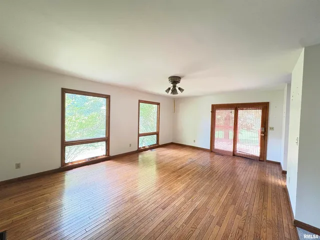 $155,000 | 400 South Oakland Avenue, Carbondale, IL 62901