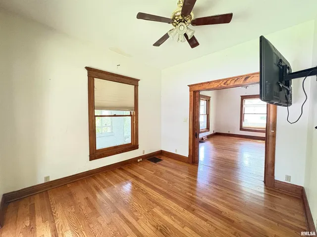 $155,000 | 400 South Oakland Avenue, Carbondale, IL 62901