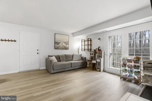 $317,000 | 5704 Shadwell Court, Unit 91, Alexandria, VA 22309