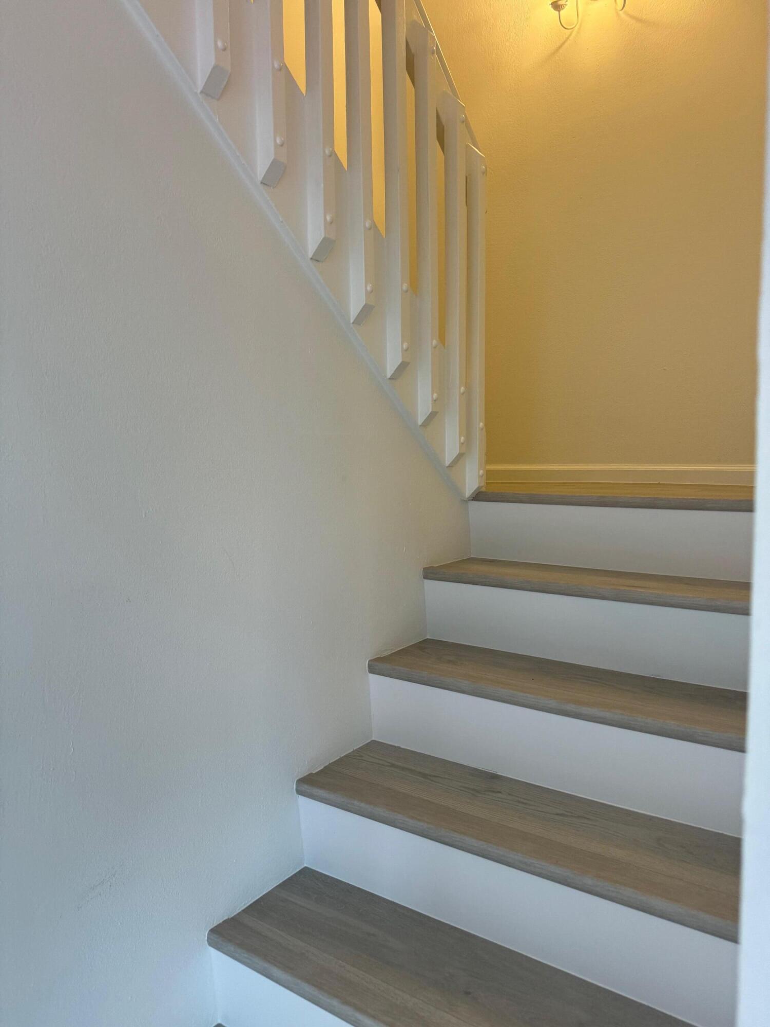 8068 Severn Drive, Unit B Boca Raton, FL 33433 - Photo 9 of 12 a view of entryway