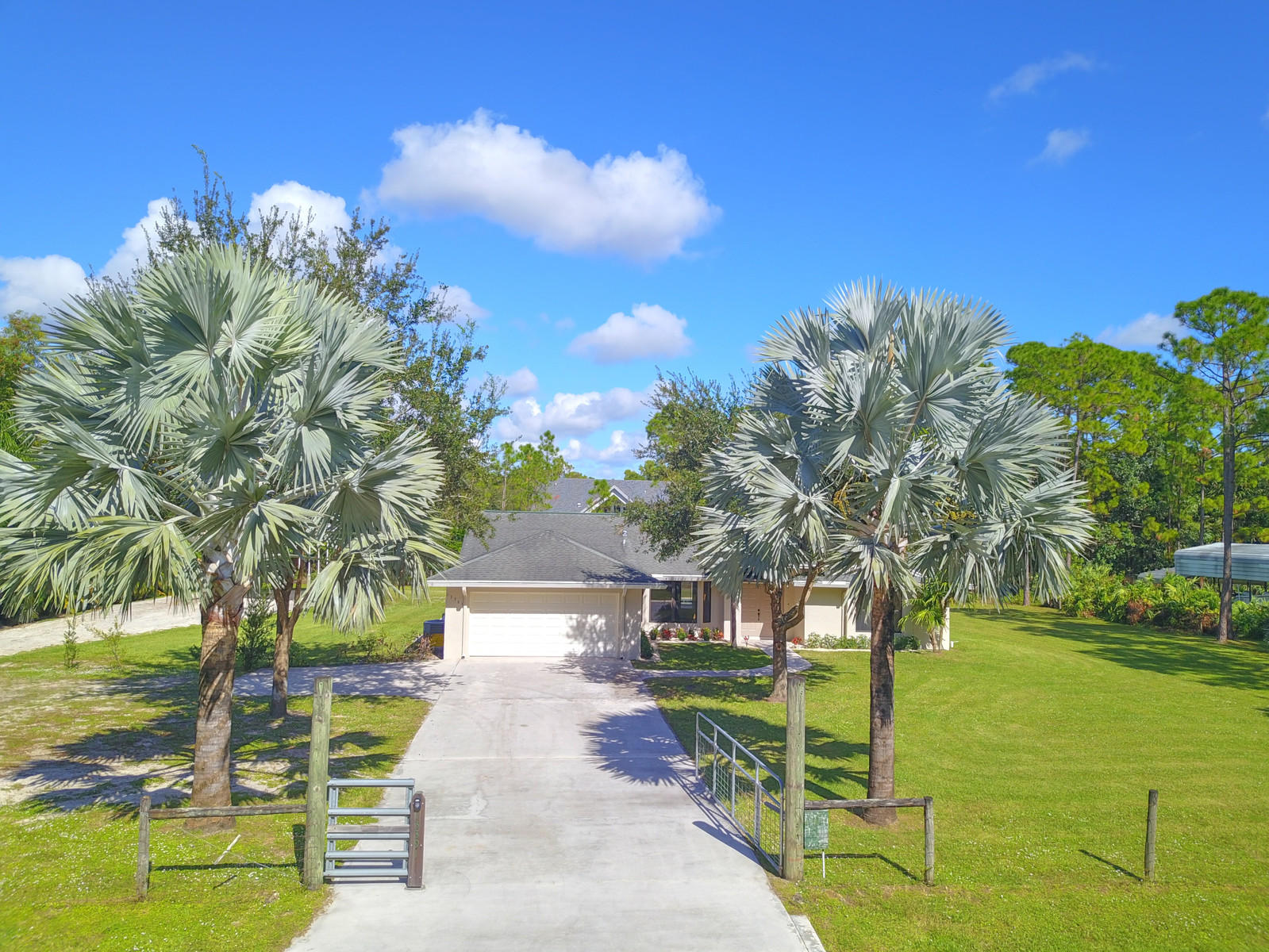 13391 153rd Road North Jupiter, FL 33478 - Photo 26 of 40 drive way