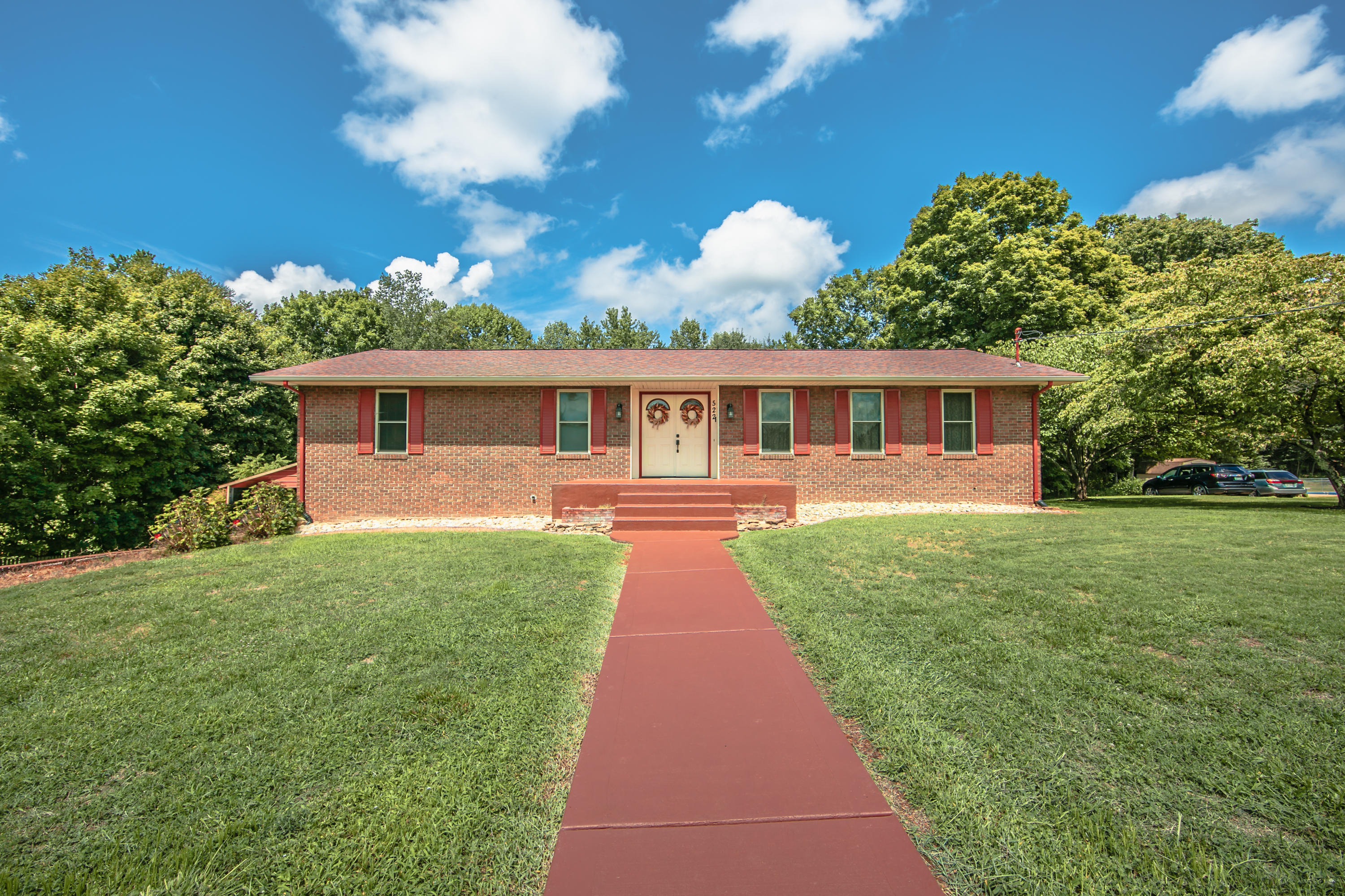522 Bluff Pointe Road Harriman, TN 37748 - Photo 3 of 31 0M6A5887-1