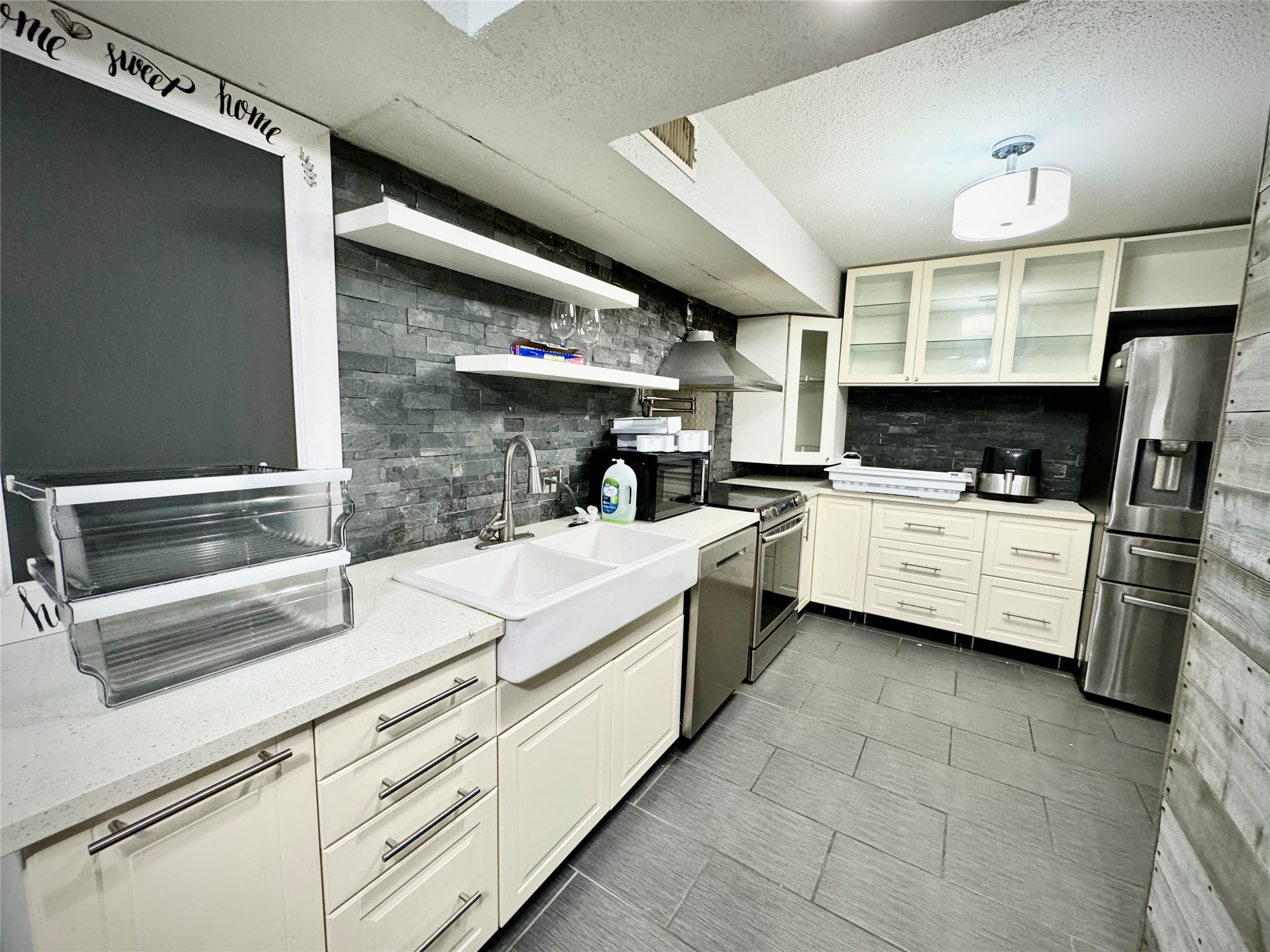 8918 Bissonnet Street, Unit 402 Houston, TX 77074 - Photo 4 of 25