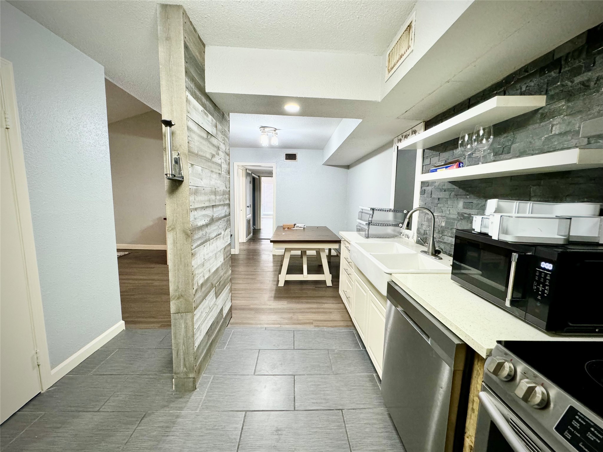 8918 Bissonnet Street, Unit 402 Houston, TX 77074 - Photo 8 of 25