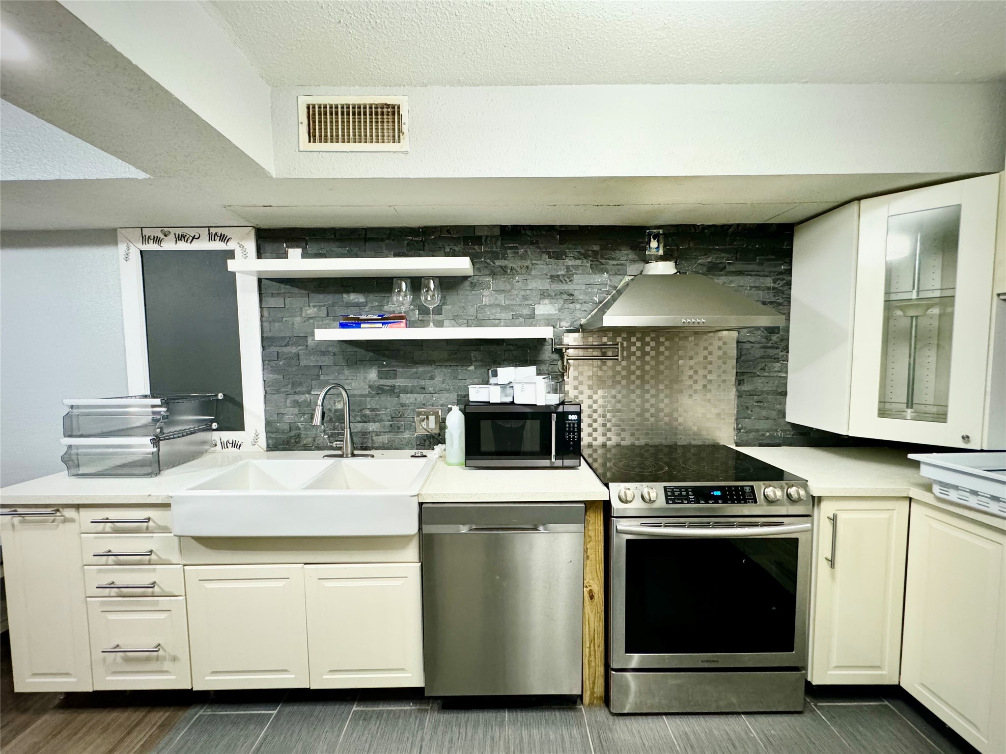 8918 Bissonnet Street, Unit 402 Houston, TX 77074 - Photo 9 of 25