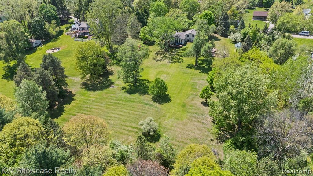 6690 Cuthbert Road White Lake, MI 48386 - Photo 11 of 34 Gallery Image 11