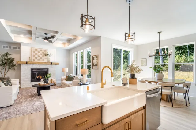 $674,900 | 544 Kiddle Lane, Union Grove, WI 53182