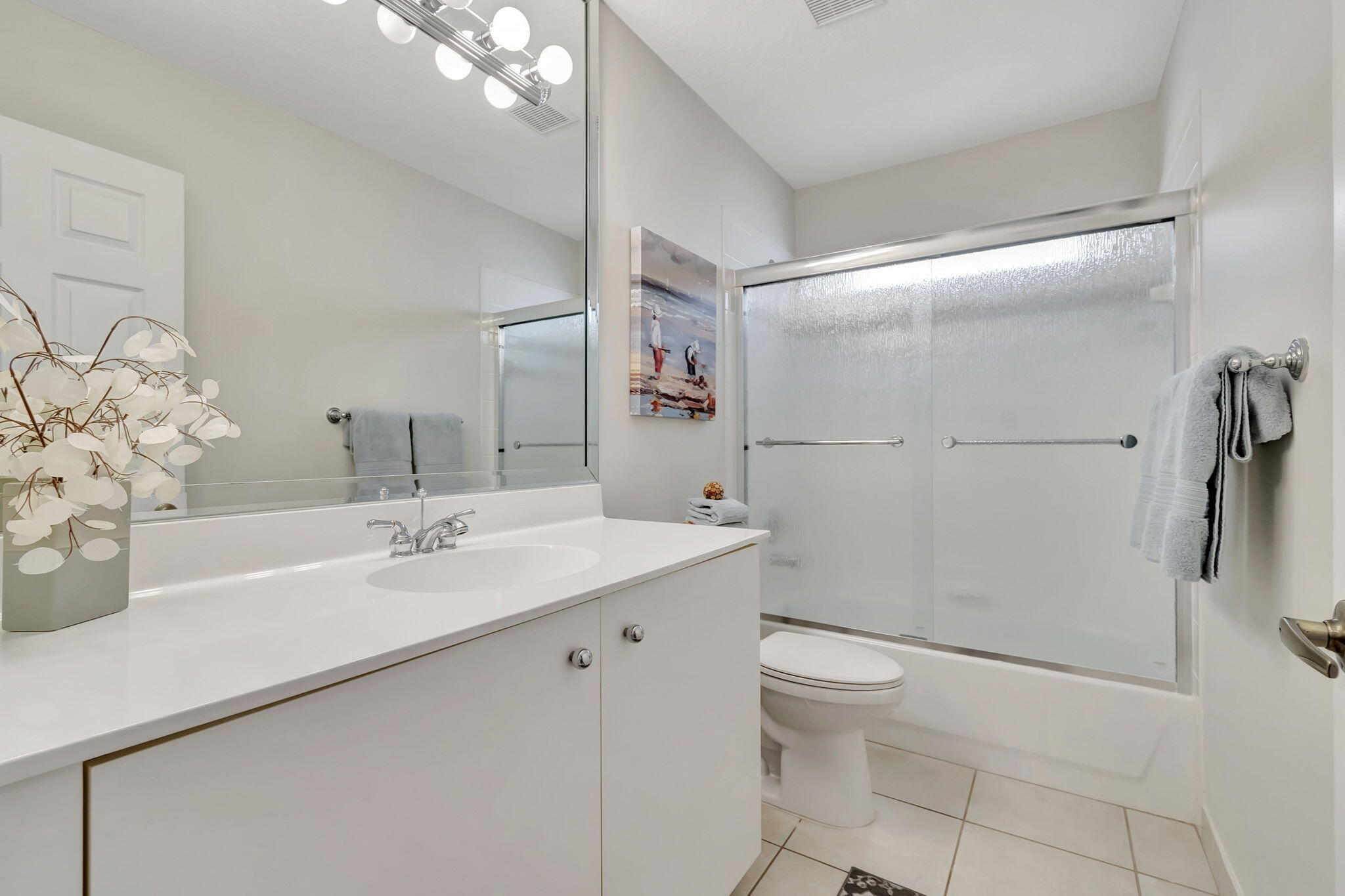 7445 Chorale Road Boynton Beach, FL 33437 - Photo 17 of 28 Guest Bath