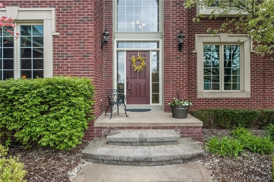 1157 Krista Court Rochester, MI 48307 - Photo 2 of 39 004-4095344-medium.jpg