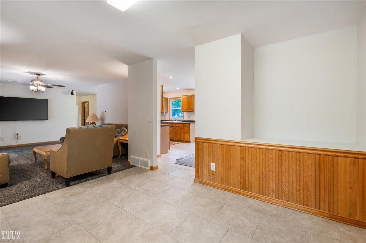 4704 Rohr Road Clarkston, MI 48348 - Photo 8 of 32 50081721-7.JPG