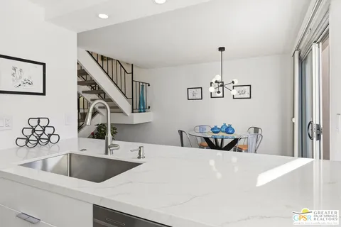 $475,000 | 250 East Via Escuela, Unit C, Palm Springs, CA 92262