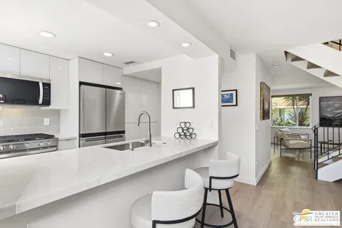 $475,000 | 250 East Via Escuela, Unit C, Palm Springs, CA 92262