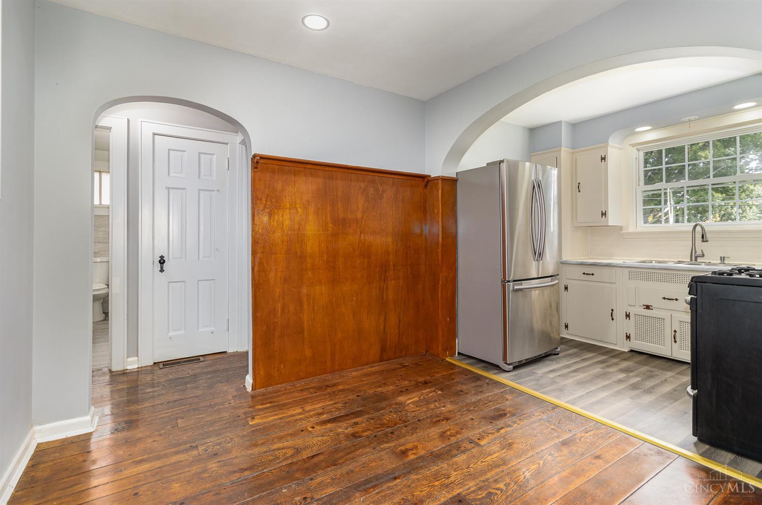 5547 Leumas Road Cincinnati, OH 45239 - Photo 8 of 27