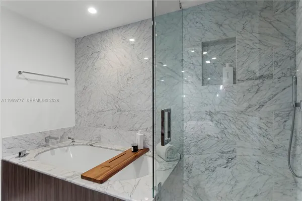 $5,900 | 1000 Brickell Plaza, Unit 2003, Miami, FL 33131