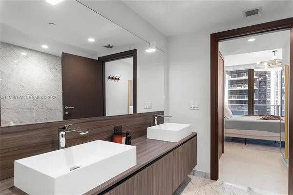 $5,900 | 1000 Brickell Plaza, Unit 2003, Miami, FL 33131