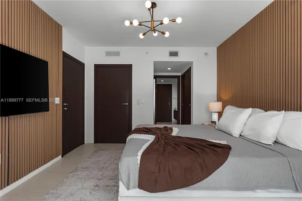 $5,900 | 1000 Brickell Plaza, Unit 2003, Miami, FL 33131