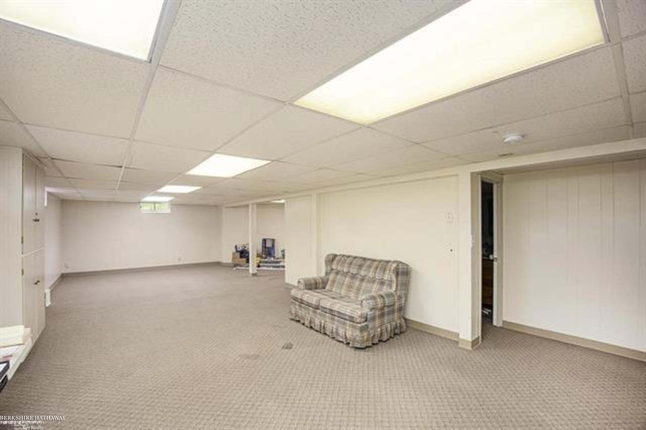 3162 McClure Road Troy, MI 48084 - Photo 6 of 8