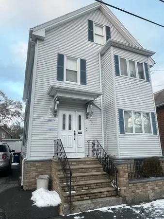 $1,750 | 39 Bay Street, Unit 1, New Bedford, MA 02740