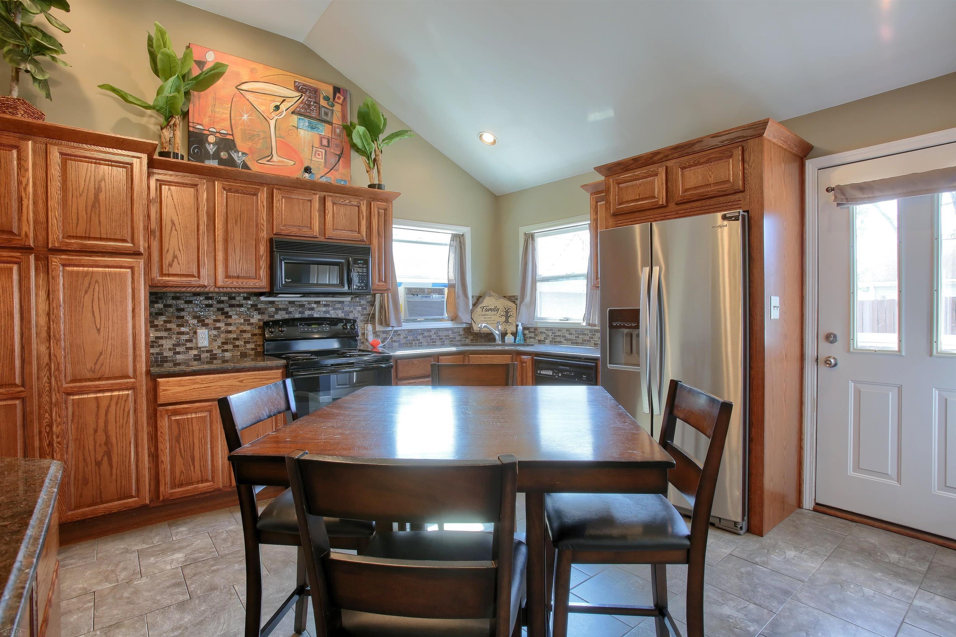 58410 Romeo Plank Road Ray, MI 48096 - Photo 6 of 20 50120569-5.JPG