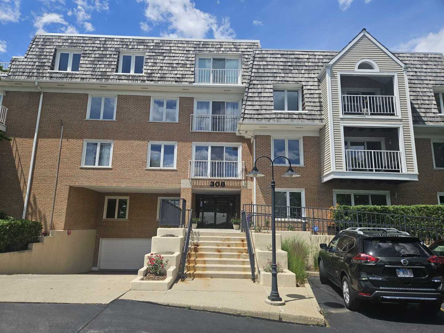 308 North Happ Road, Unit 304 Northfield, IL 60093 - Photo 2 of 27