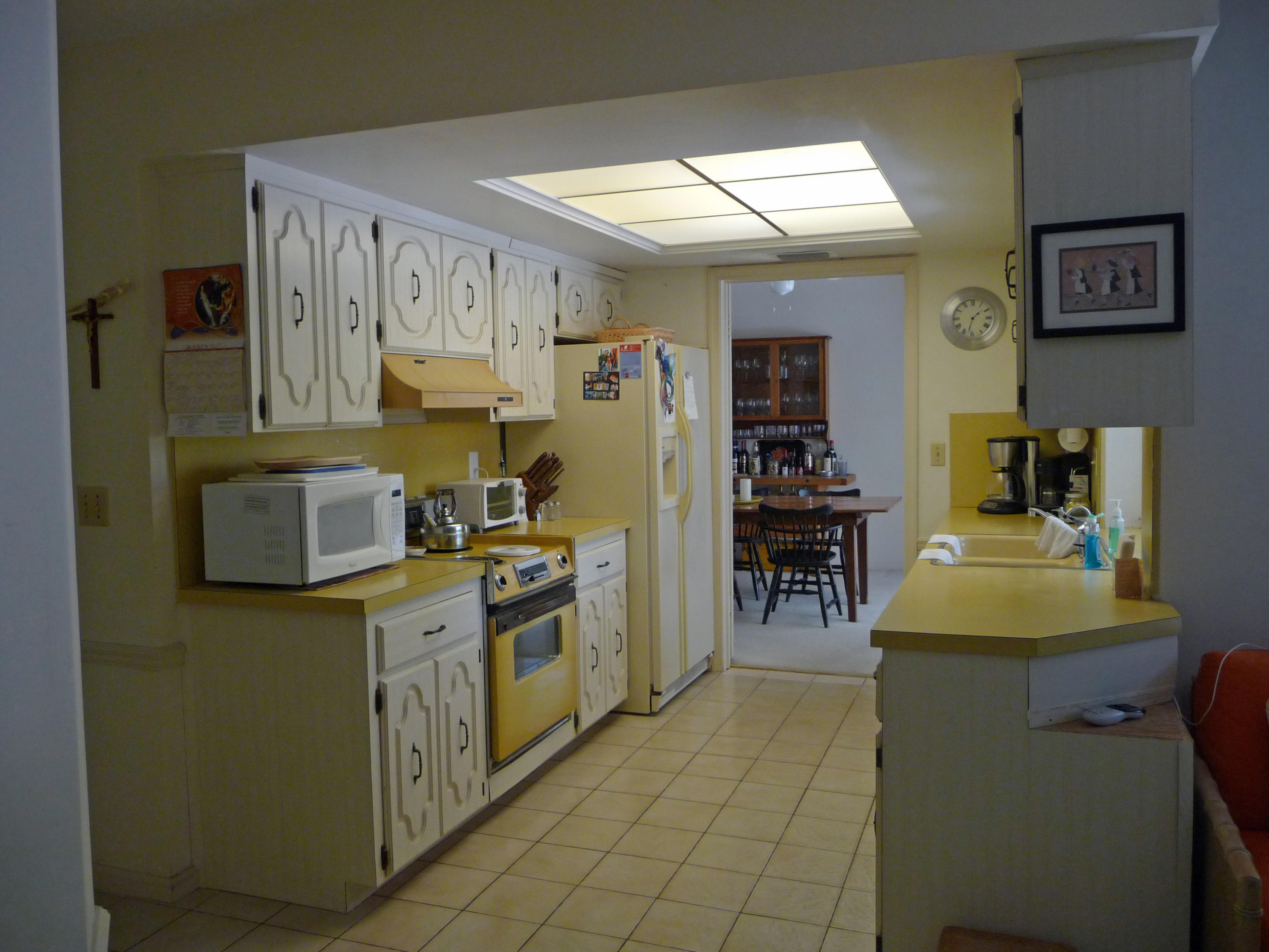 2254 Park Place Boca Raton, FL 33486 - Photo 5 of 10 Kitchen light
