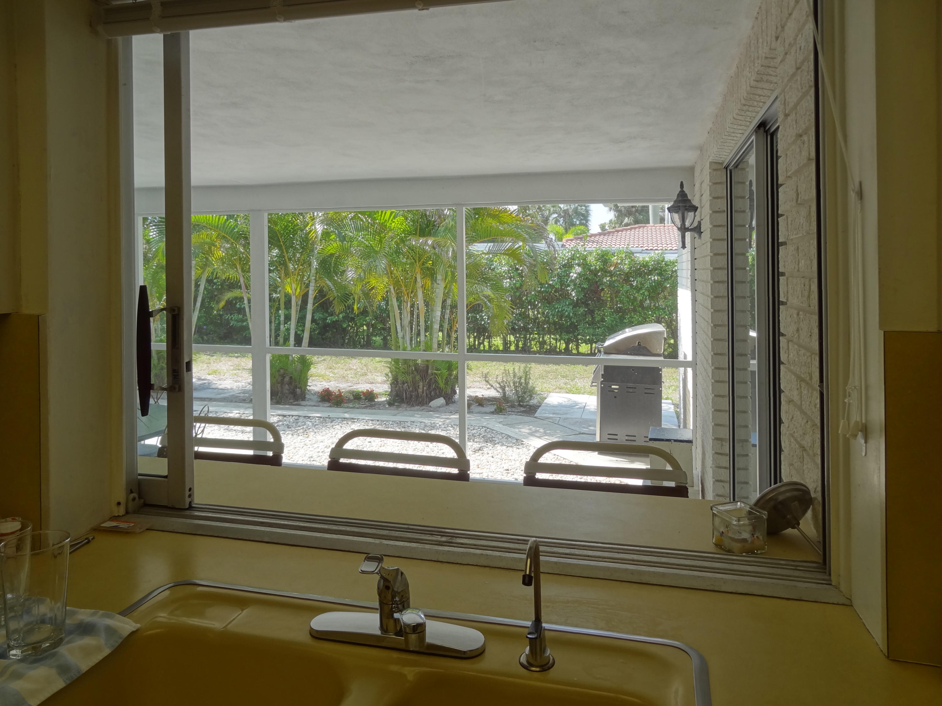 2254 Park Place Boca Raton, FL 33486 - Photo 6 of 10 Kitchen Pass thru