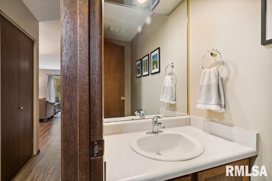 3580 Devils Glen Road Bettendorf, IA 52722 - Photo 9 of 25 Gallery Image 9