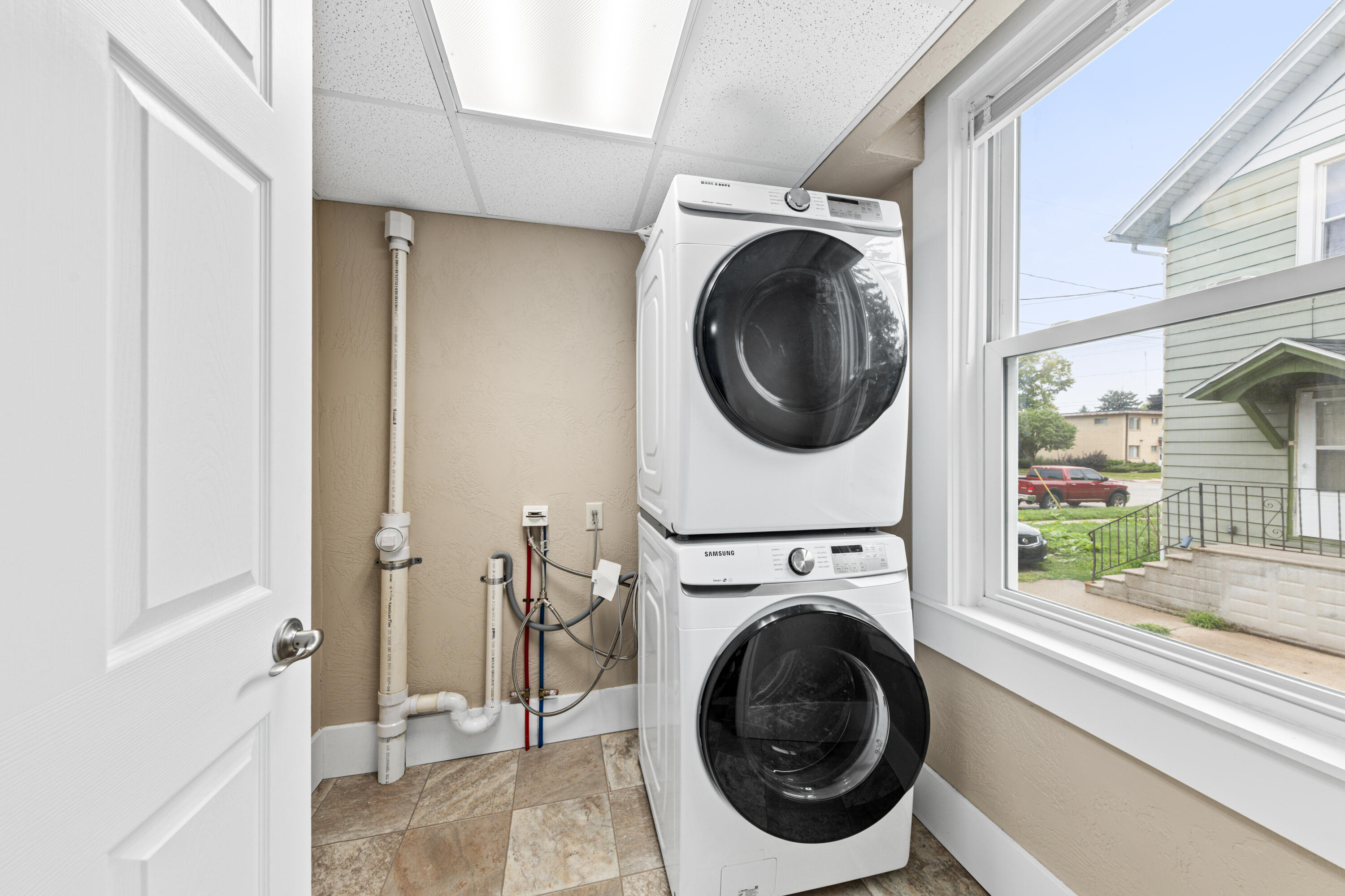 122 Mill Street Oshkosh, WI 54901 - Photo 14 of 19 14