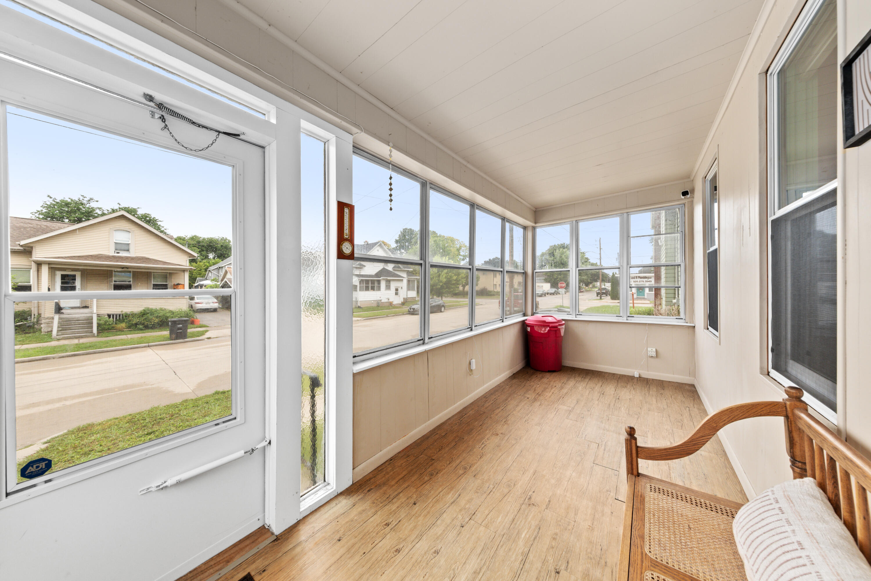 122 Mill Street Oshkosh, WI 54901 - Photo 2 of 19 02