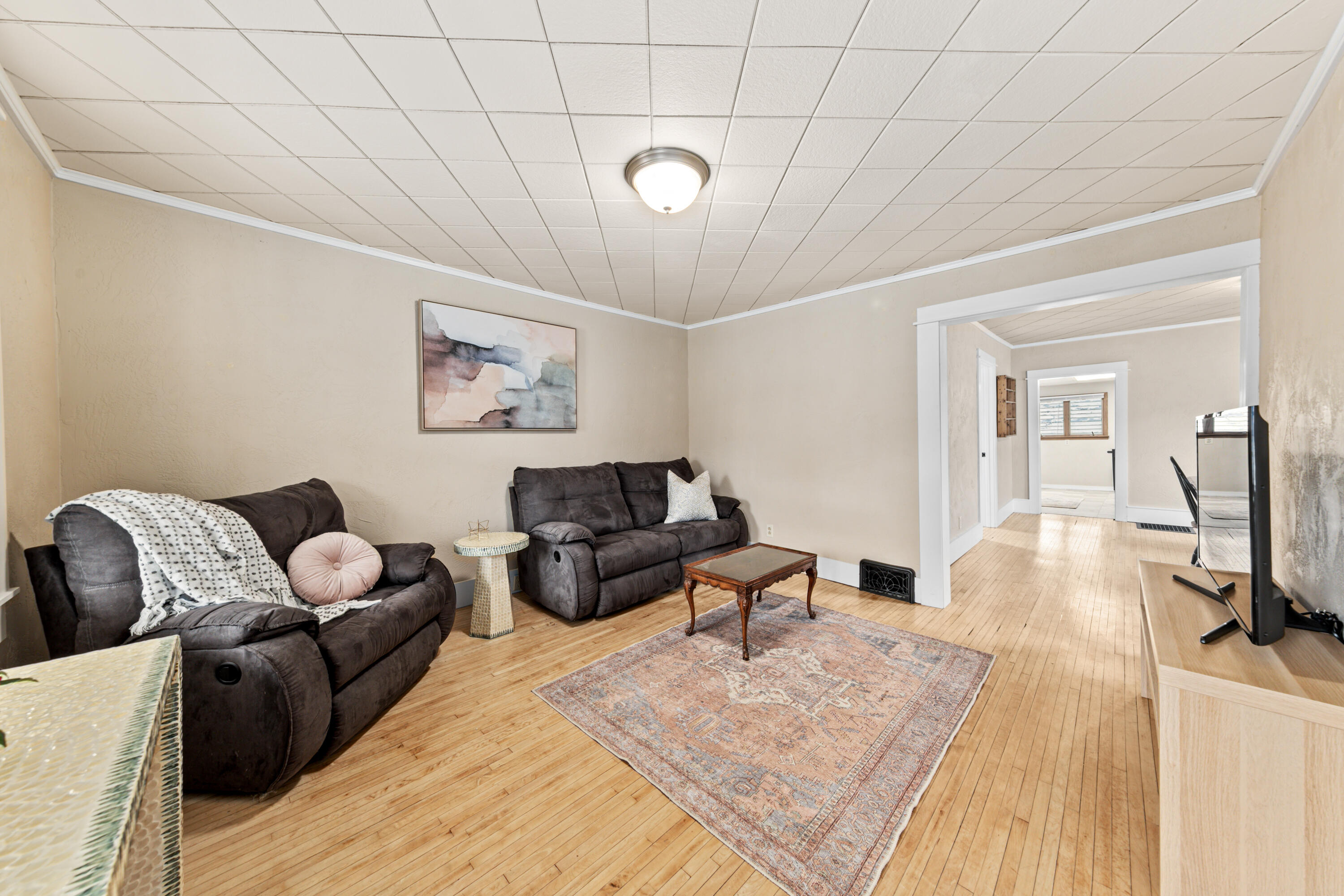 122 Mill Street Oshkosh, WI 54901 - Photo 3 of 19 03