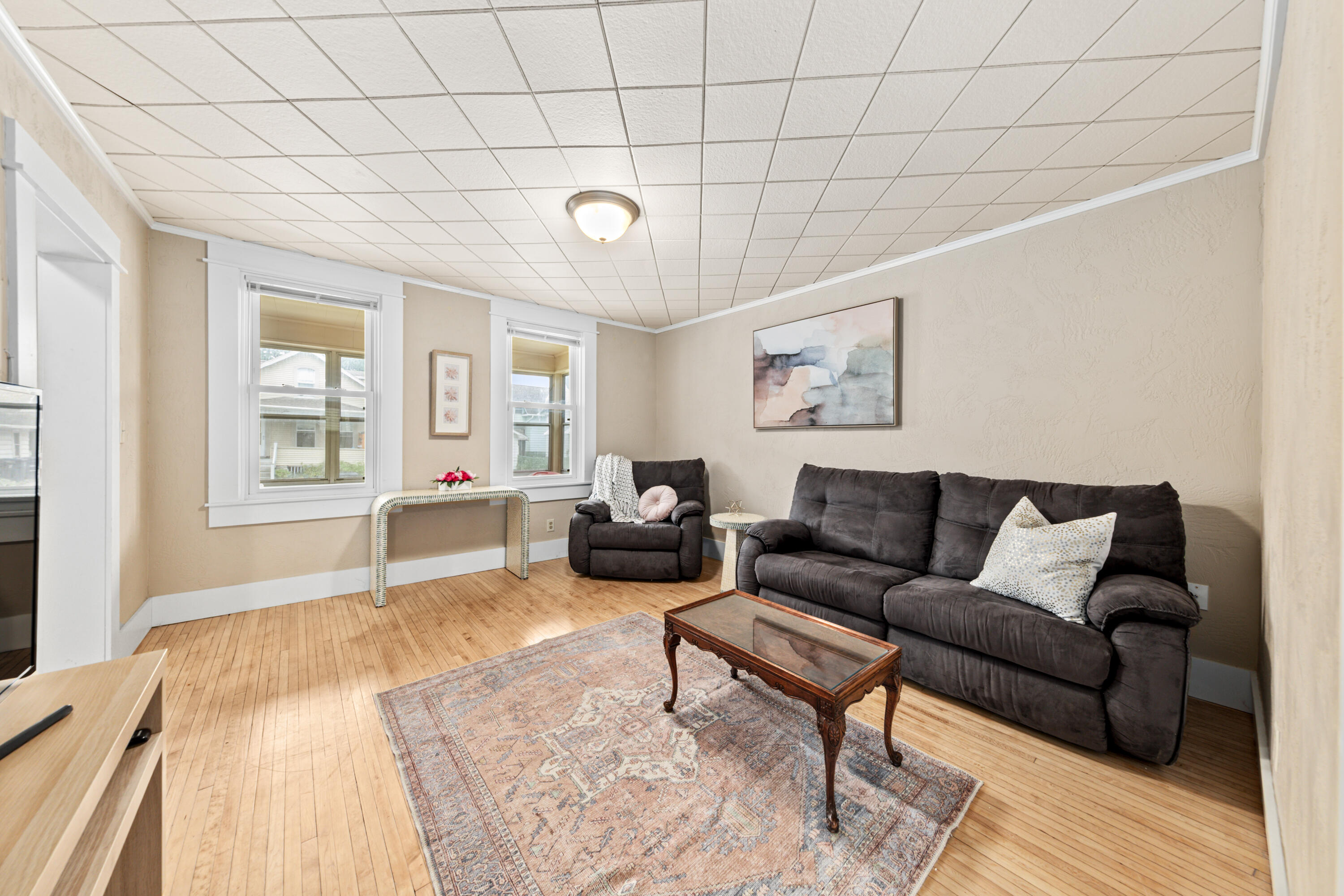 122 Mill Street Oshkosh, WI 54901 - Photo 4 of 19 04