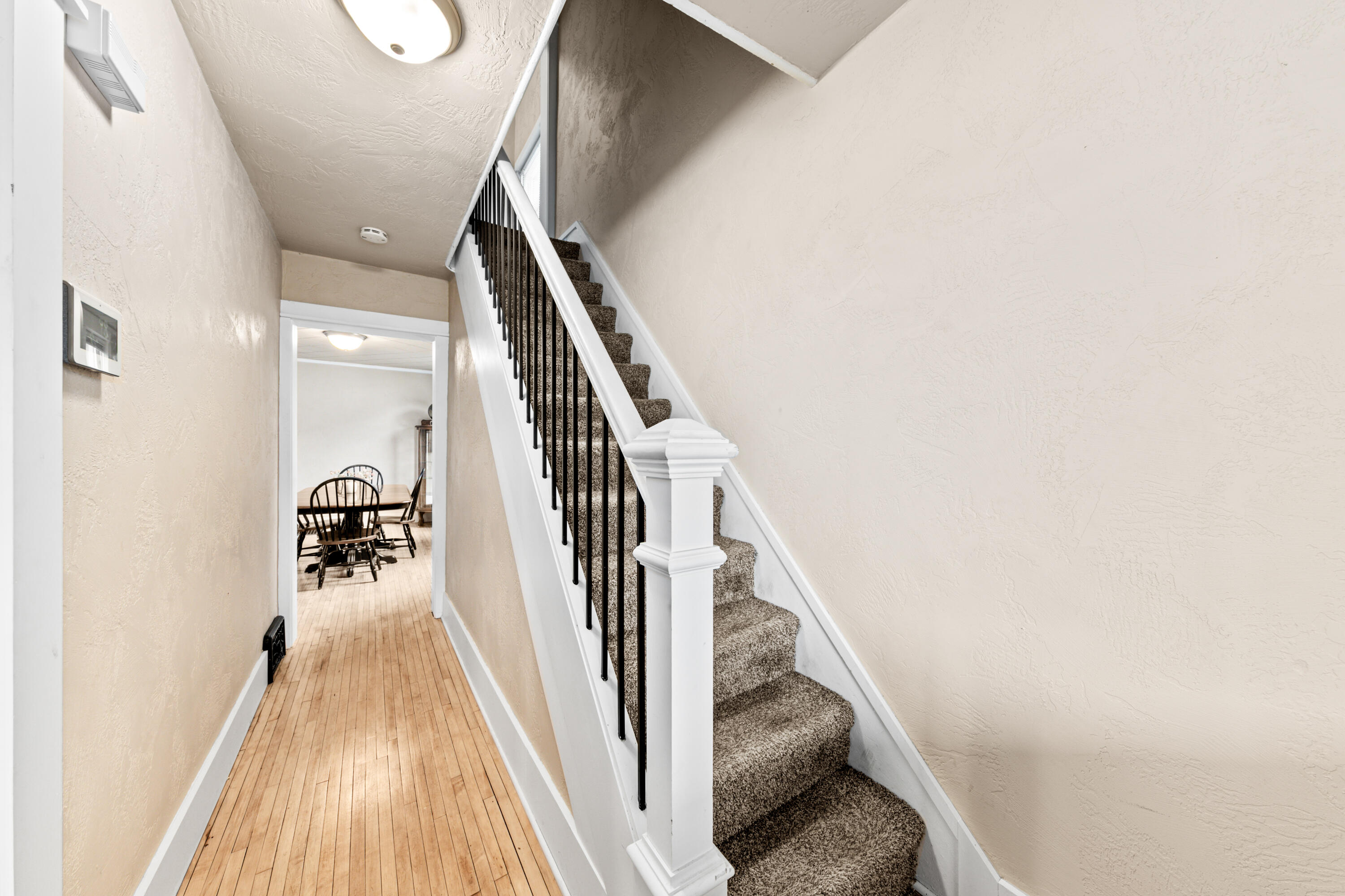 122 Mill Street Oshkosh, WI 54901 - Photo 5 of 19 05