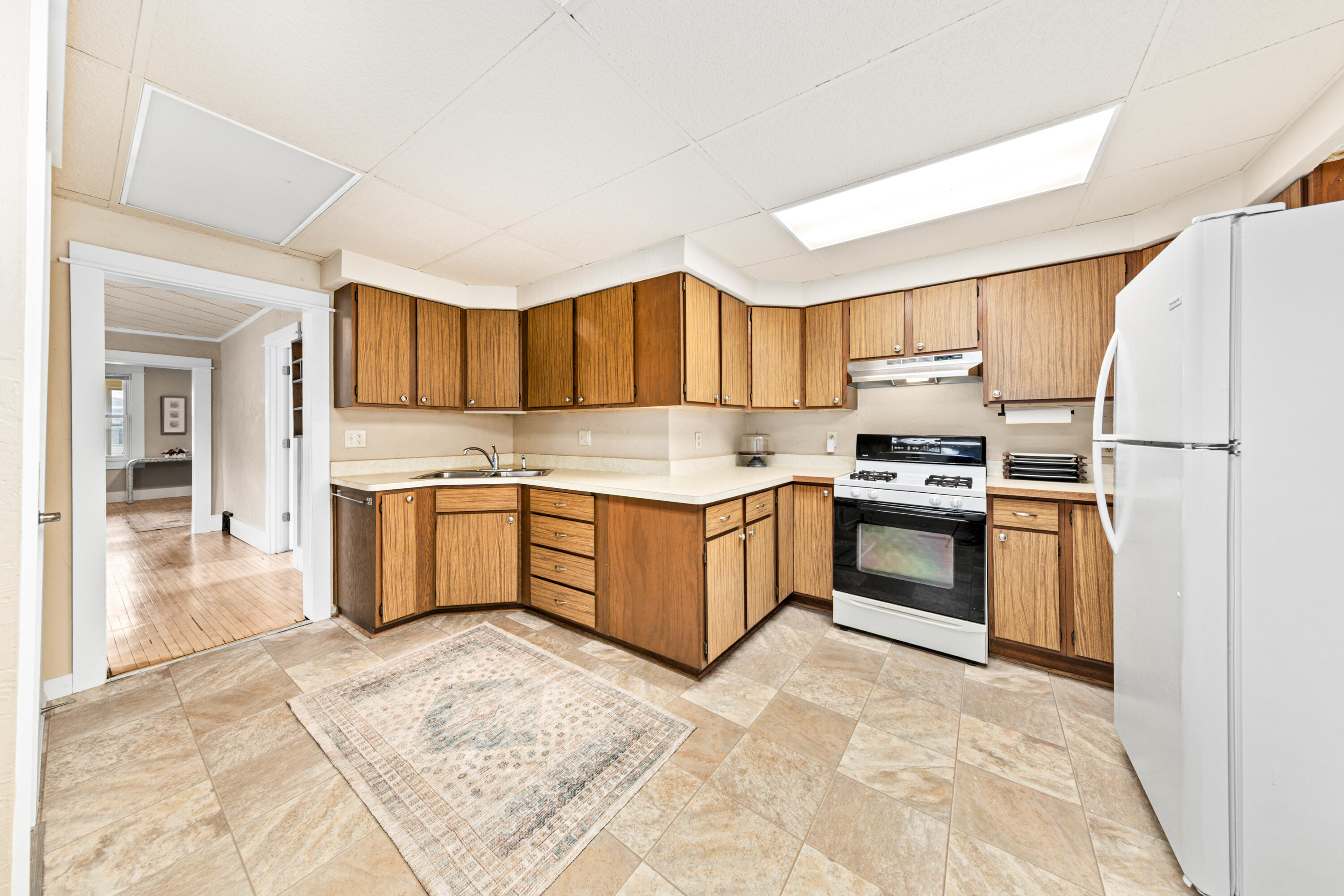 122 Mill Street Oshkosh, WI 54901 - Photo 10 of 19 10